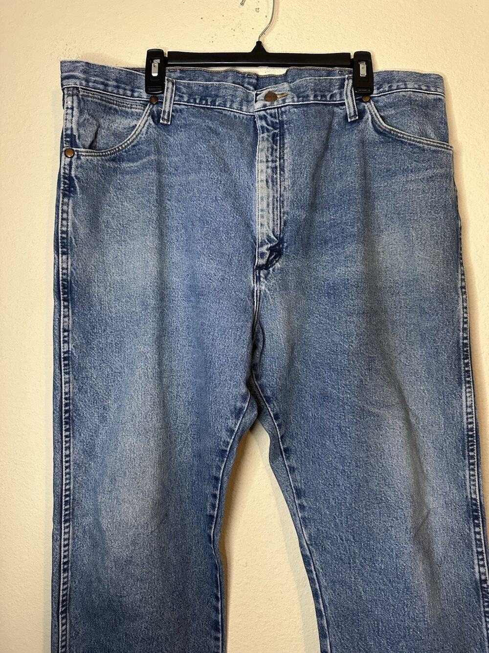 EUC Men’s Wrangler Cowboy Cut Jeans Stonewash Denim Western 42X32 Casual